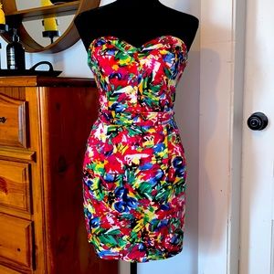 Floral mini strapless dress perfect for spring.